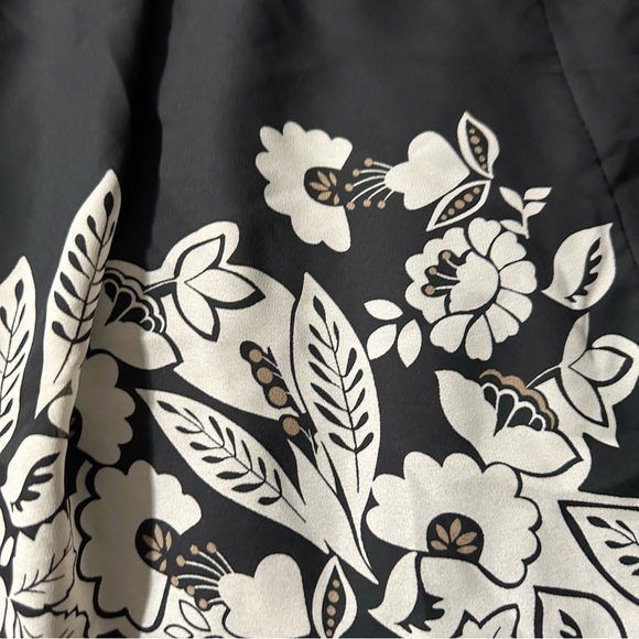 Geoffrey Beene Sport women's size 10 black floral twirly skirt - Picture 5 of 5